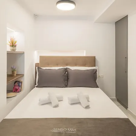 Anassa 5 Center