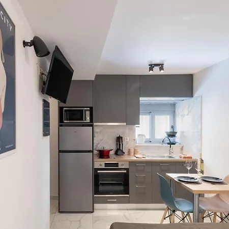 Anassa 5 Center Apartment