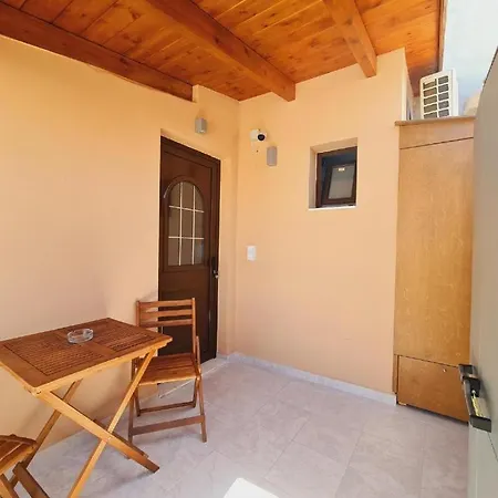 Anassa 5 Center *