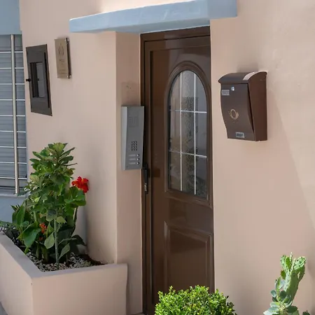 Anassa 5 Center