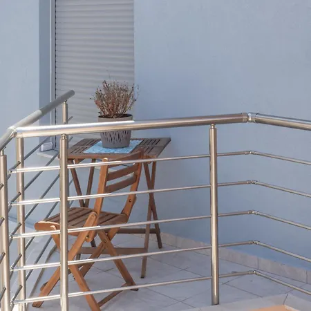 Anassa 5 Center